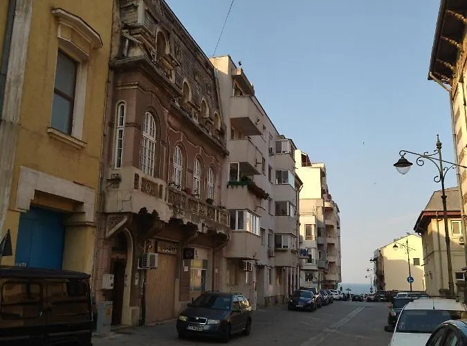 Garsoniera 2 Langa Plaja בית אירוח *